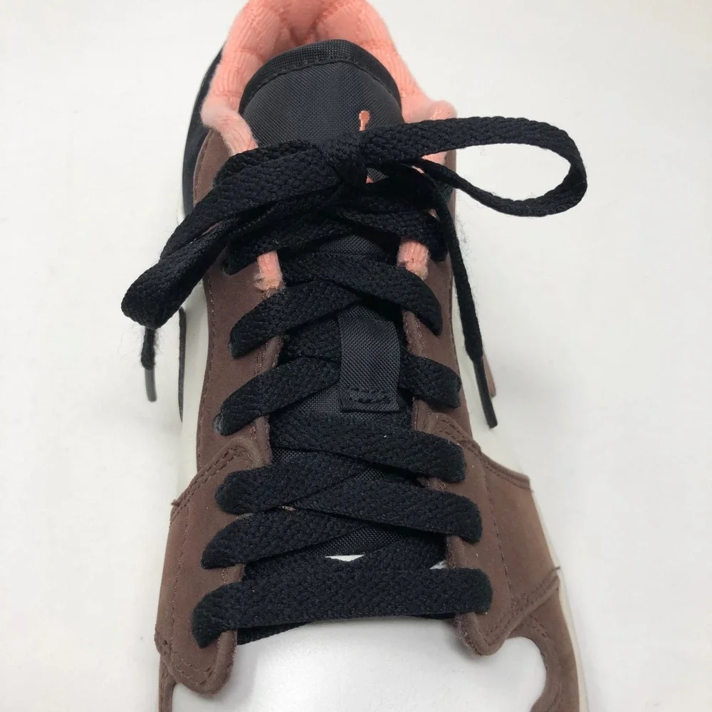 Nike Air Jordan 1 Low Mocha Brown Sneakers Mens‎ 9.5 Streetwear Comfort Lace Up